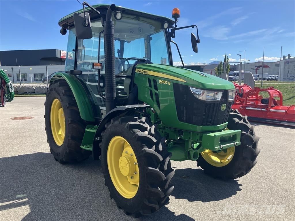 John Deere 5067E Tracteur