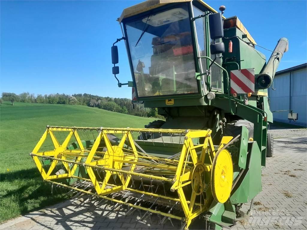 John Deere 950 Moissonneuse batteuse