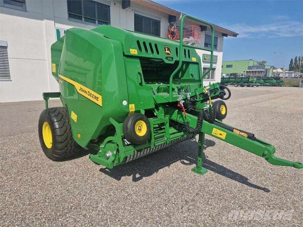 John Deere F441M Presse à balle ronde