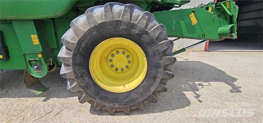 John Deere T550 Moissonneuse batteuse