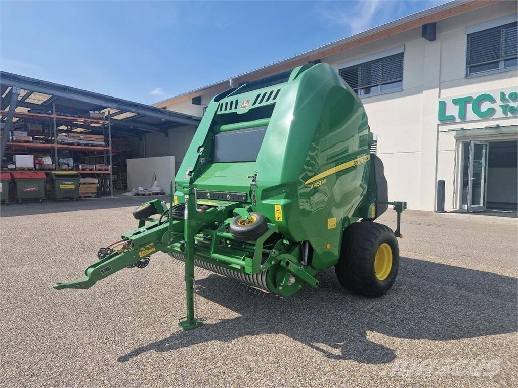 John Deere V451M Presse à balle ronde