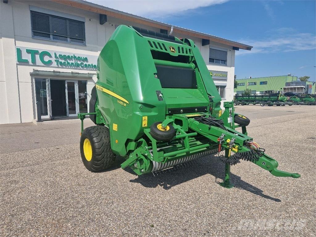 John Deere V451M Presse à balle ronde