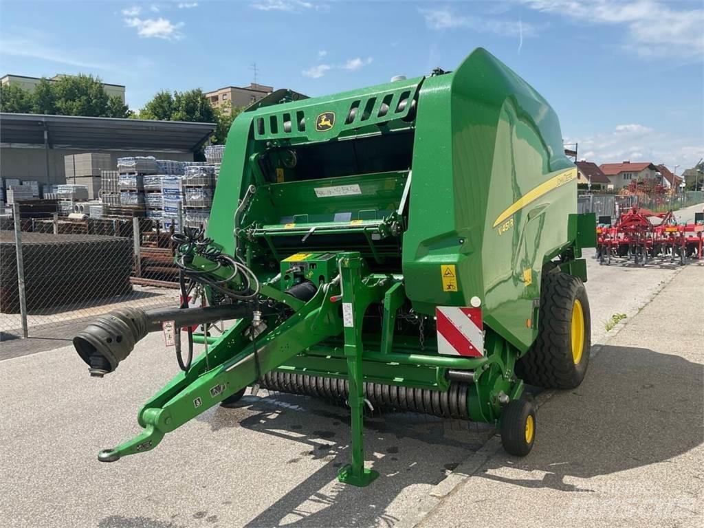 John Deere V451R Presse à balle ronde