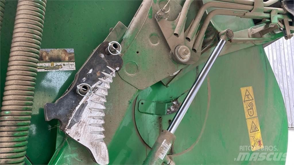 John Deere V461R Presse à balle ronde