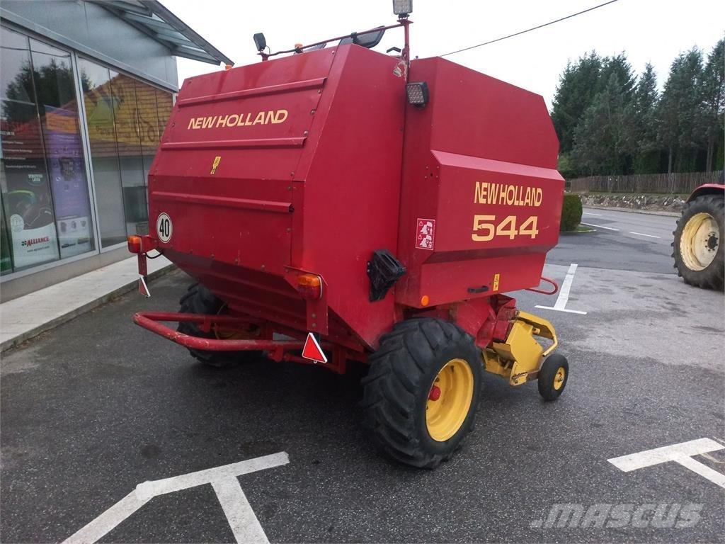New Holland BR 544 Presse à balle ronde