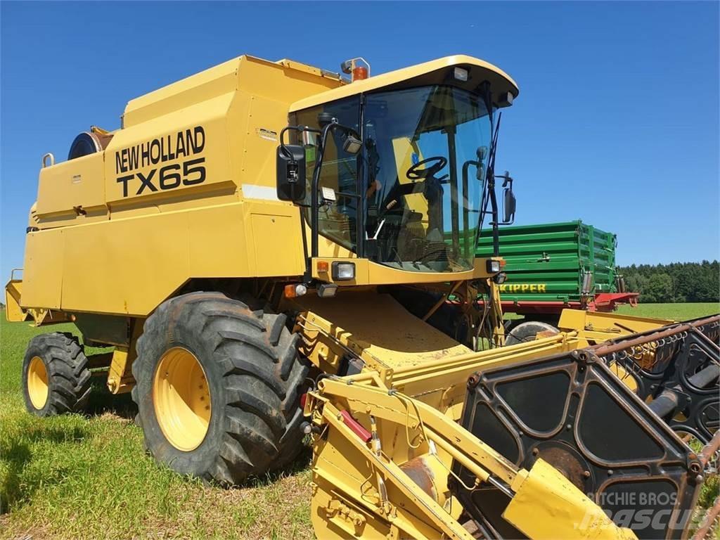 New Holland TX 65 Moissonneuse batteuse