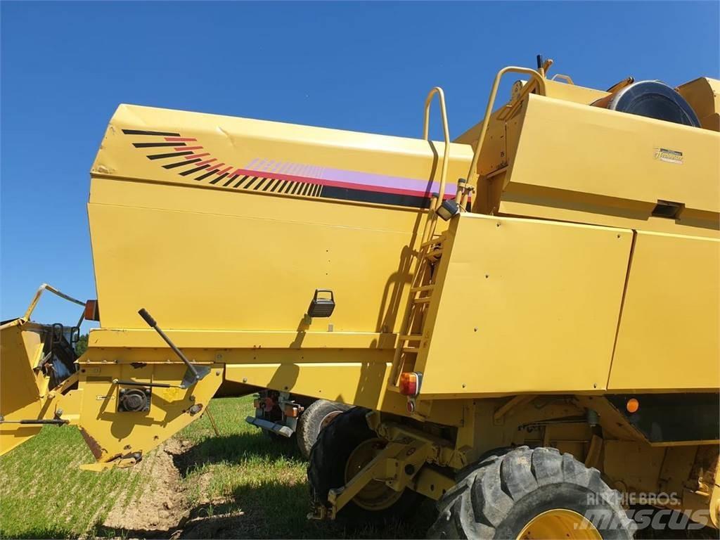 New Holland TX 65 Moissonneuse batteuse