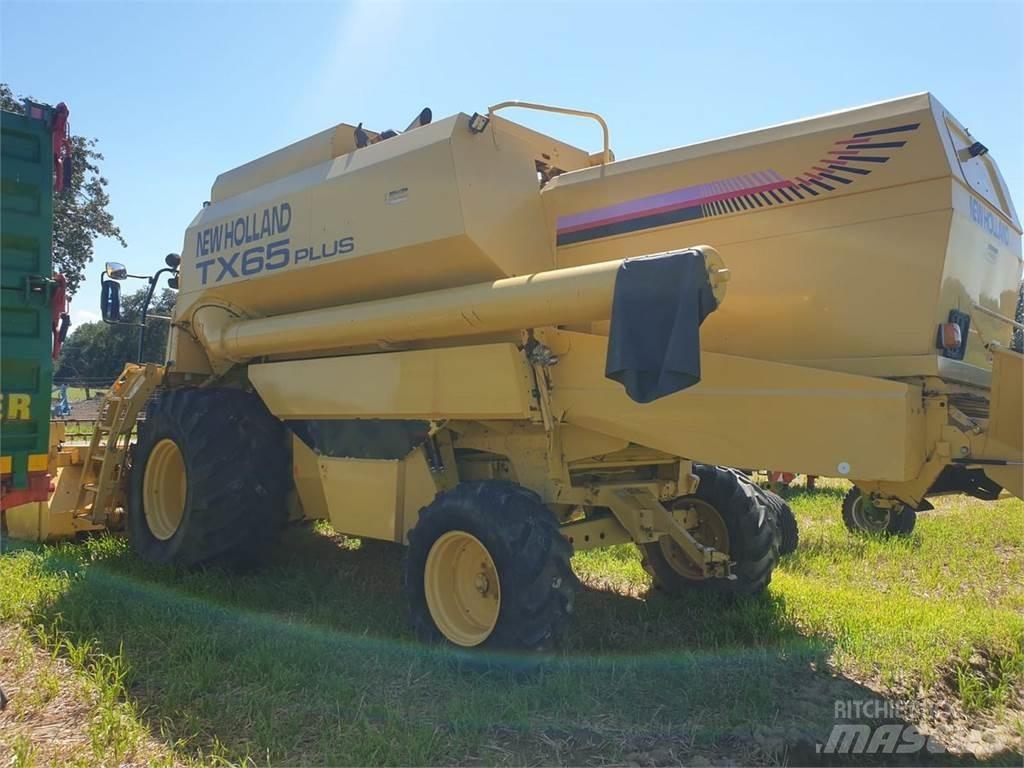 New Holland TX 65 Moissonneuse batteuse