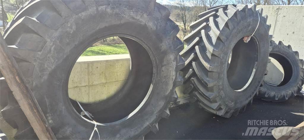 Petlas 650/85 R38 Pneus, roues et jantes