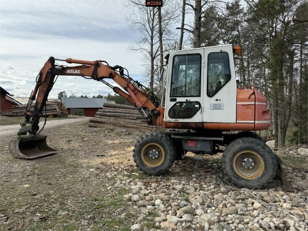 Atlas 1004 Pelle sur pneus