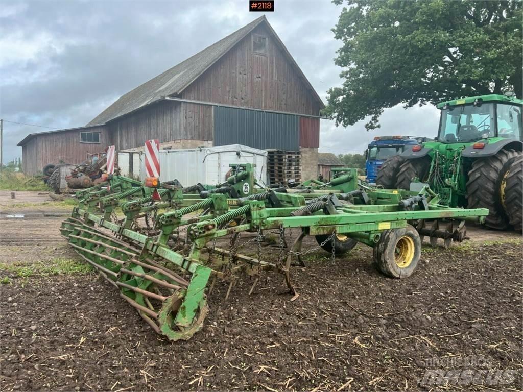 John Deere 410A Autres outils de préparation du sol