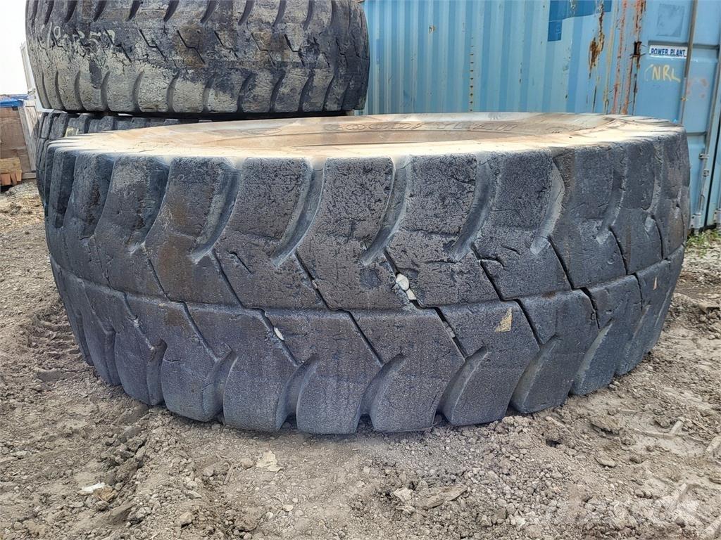 Goodyear RM-4B+ Pneus, roues et jantes