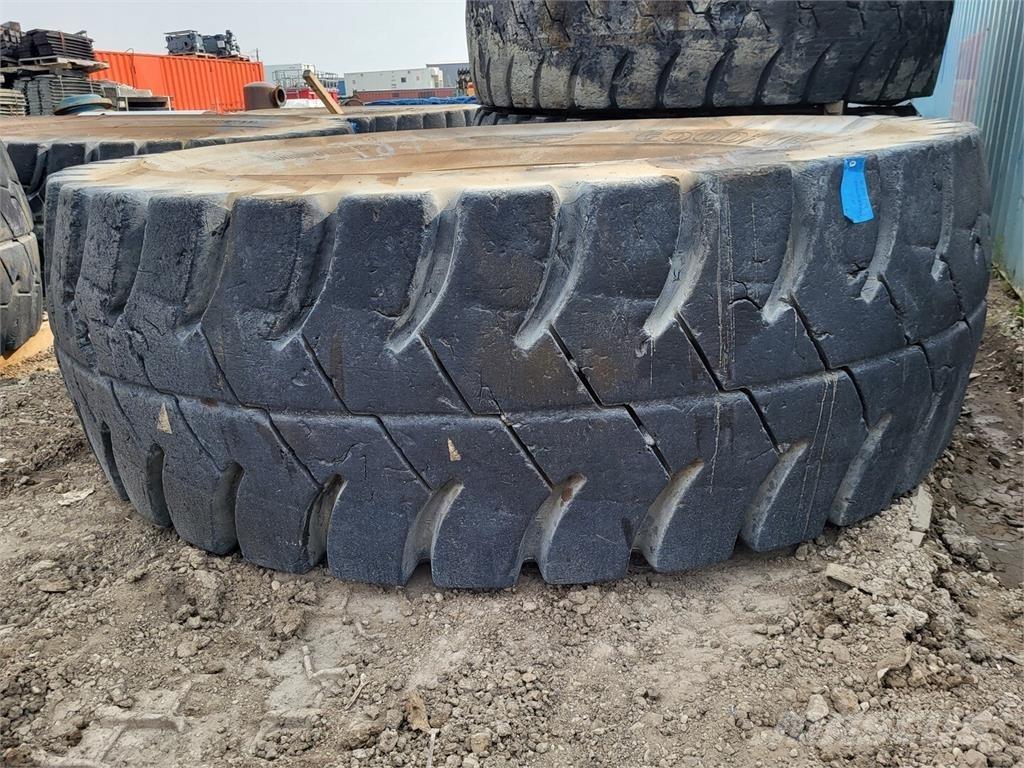Goodyear RM-4B+ Pneus, roues et jantes