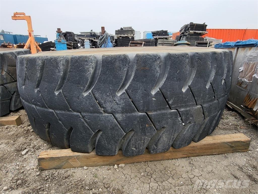 Goodyear RM-4B+ Pneus, roues et jantes