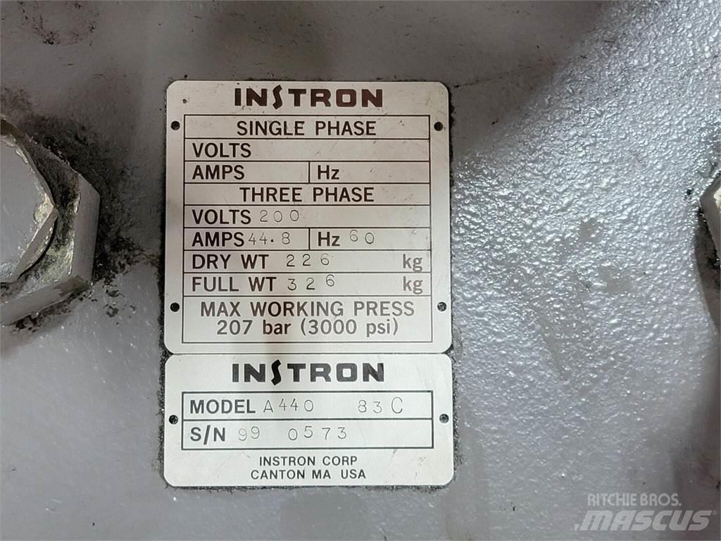  INSTRON A440 83C Pompe à eau / Motopompe