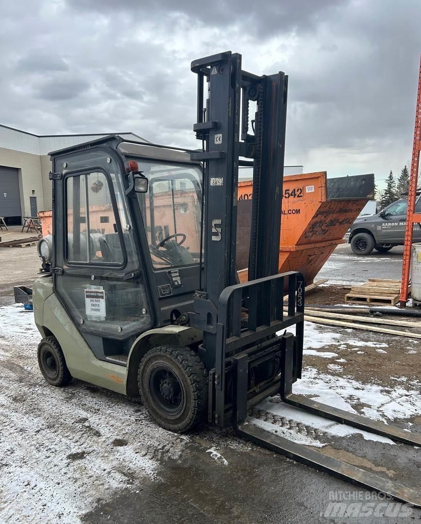 UN Forklift FL25T-JA Construction - Autres