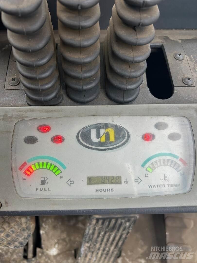 UN Forklift FL25T-JA Construction - Autres