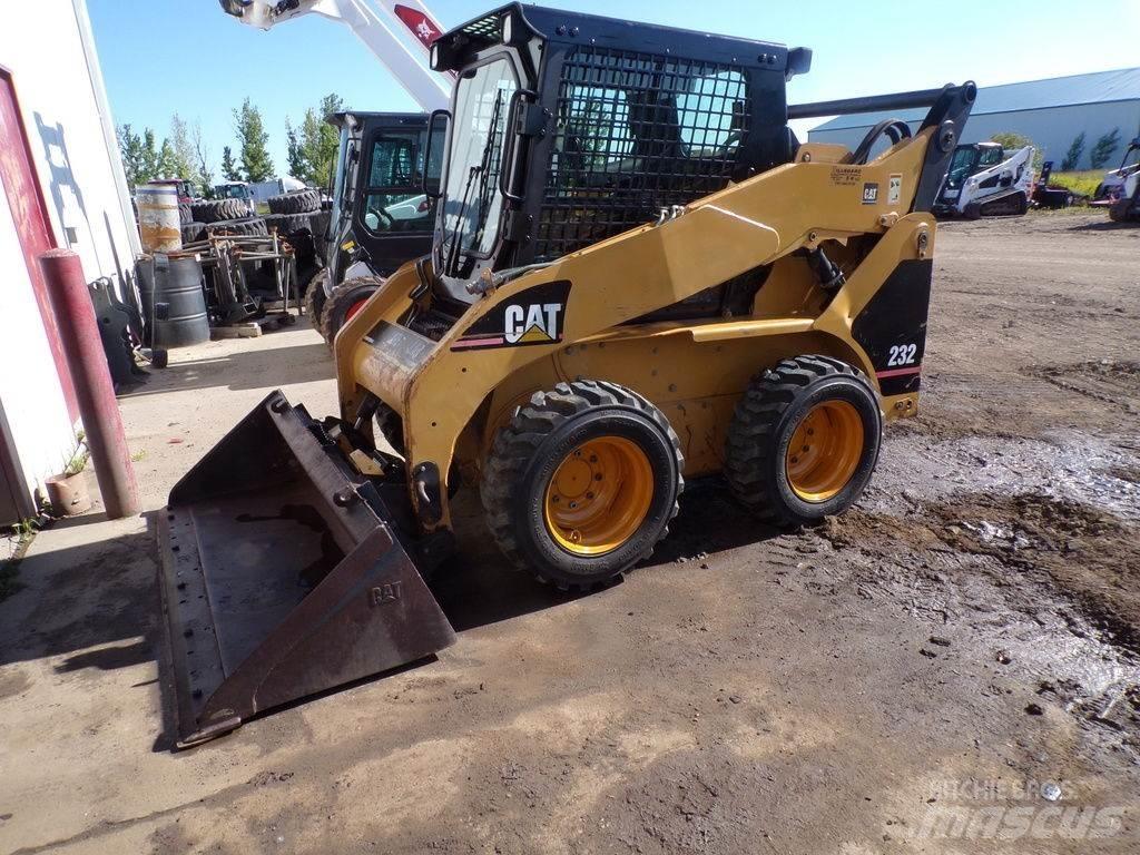 CAT 232 Chargeuse compacte