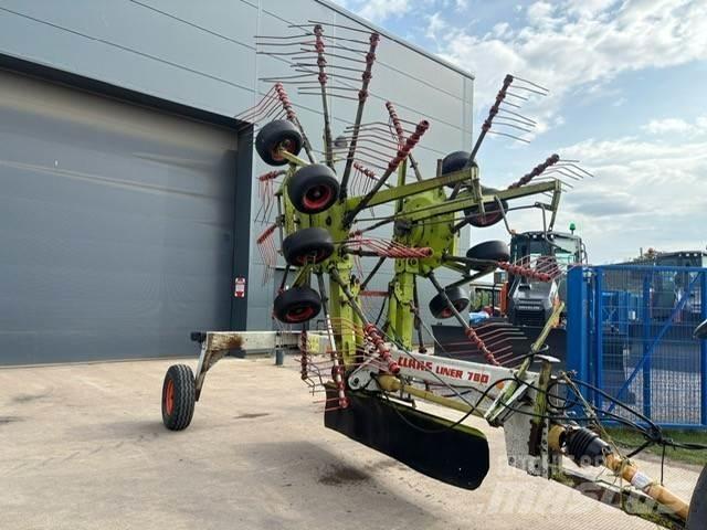 CLAAS Liner 780 Rateau faneur
