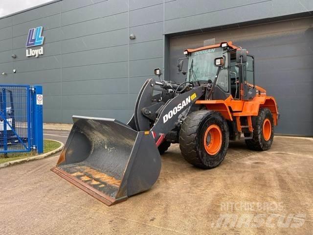 Develon DL250-5 Chargeuse sur pneus