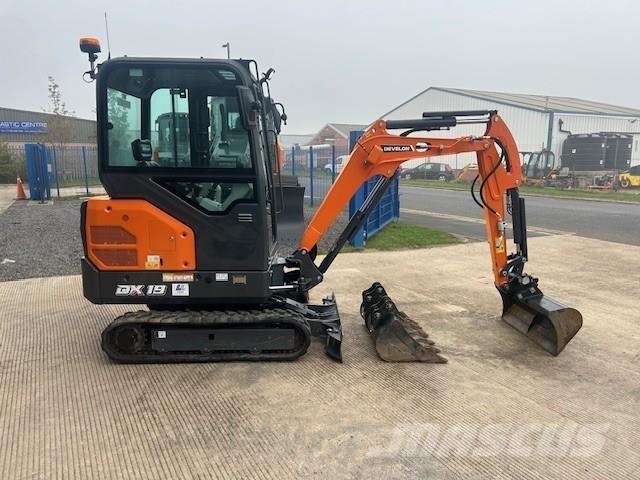 Develon DX19-7 Pelle sur chenilles