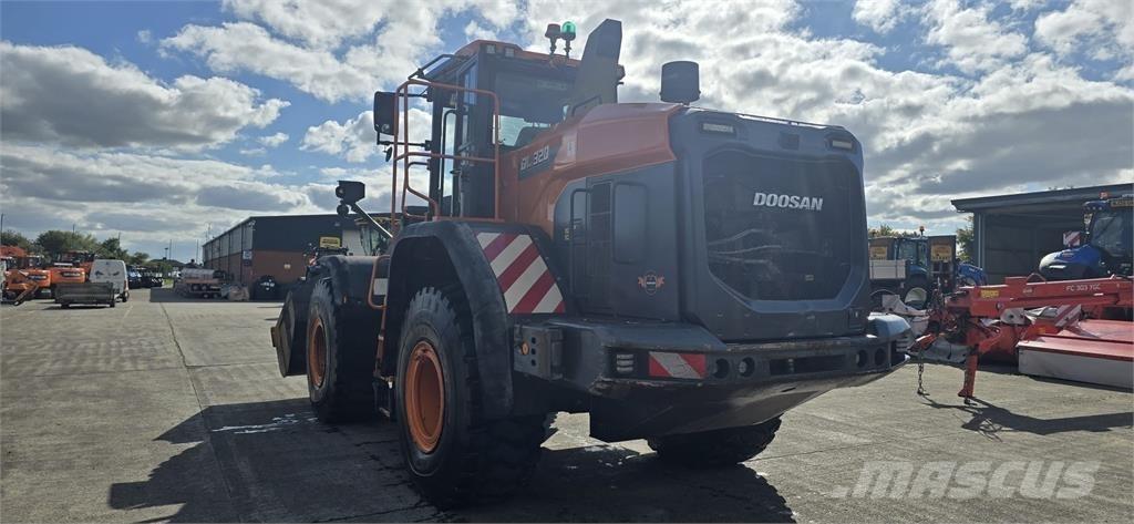 Doosan DL320-7 Chargeuse sur pneus