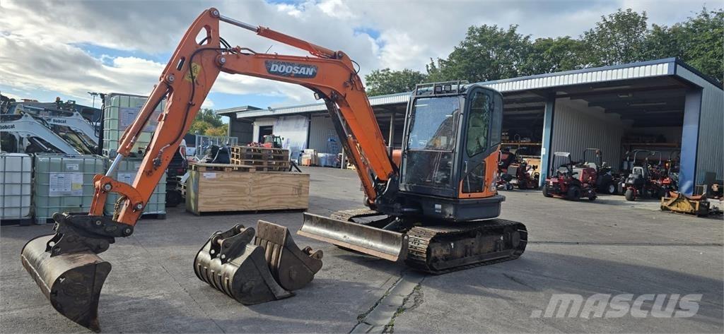 Doosan DX60R Pelle sur chenilles