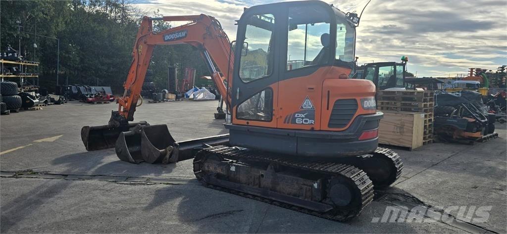 Doosan DX60R Pelle sur chenilles
