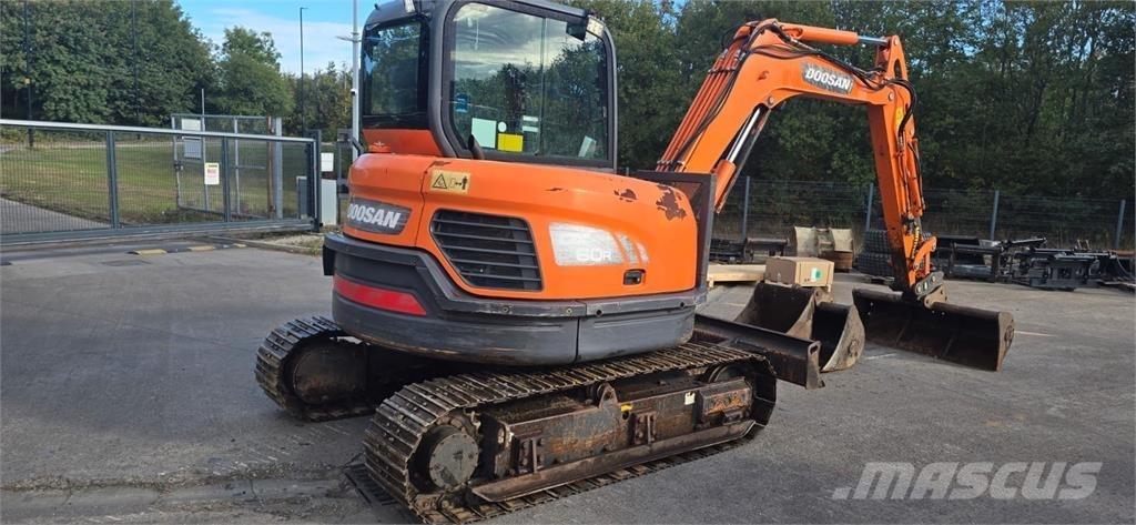 Doosan DX60R Pelle sur chenilles