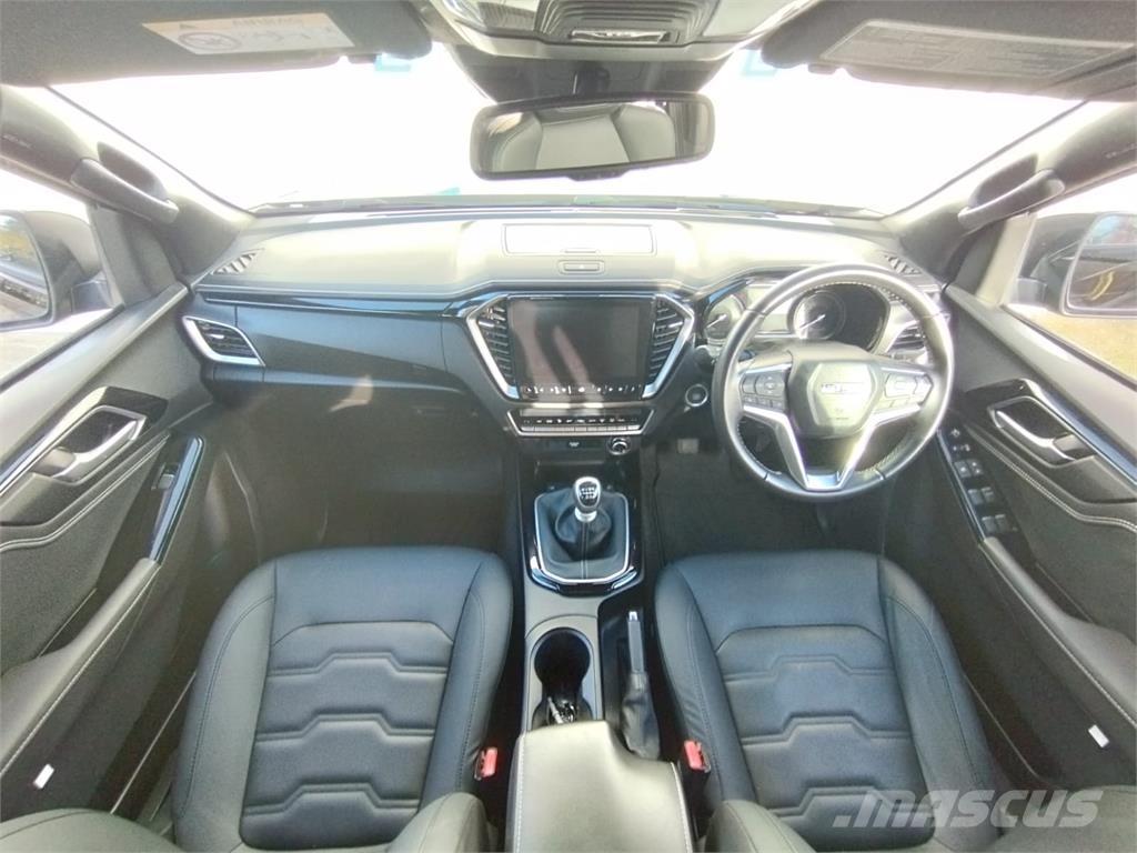 Isuzu V-Cross Utilitaire benne