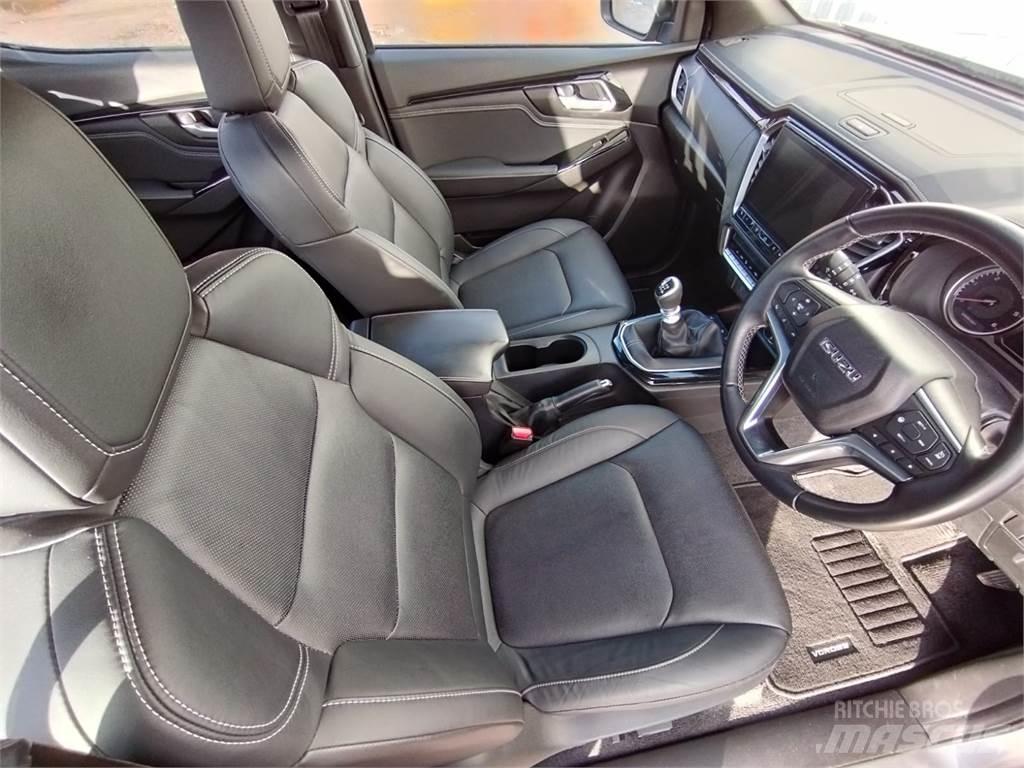 Isuzu V-Cross Utilitaire benne