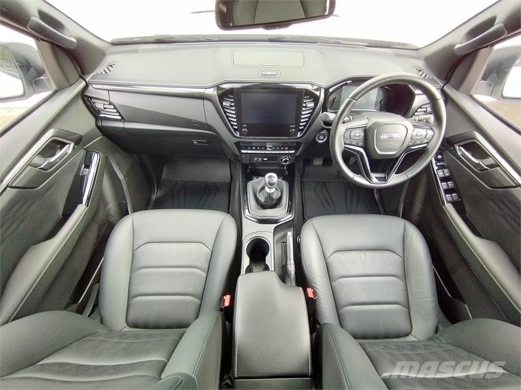 Isuzu V-Cross Utilitaire benne