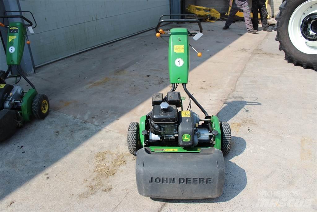John Deere 220B Tondeuses à conducteur marchant