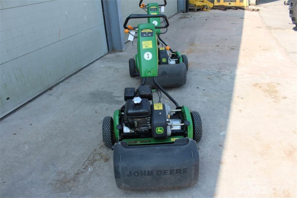 John Deere 220B Tondeuses à conducteur marchant