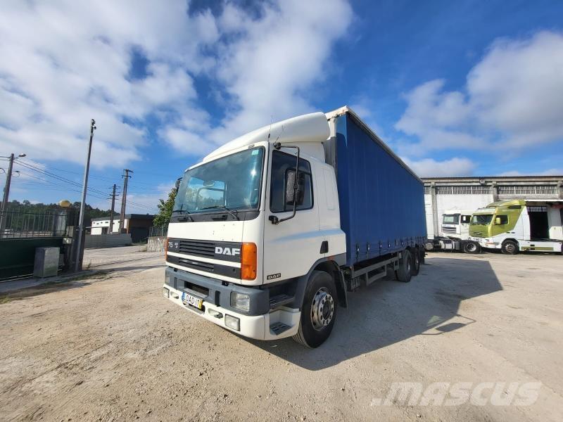 DAF 75 ATI 300 Camion à rideaux coulissants (PLSC)