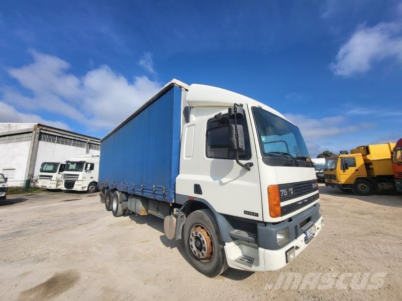 DAF 75 ATI 300 Camion à rideaux coulissants (PLSC)