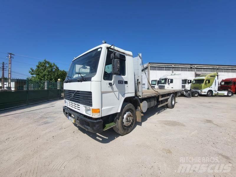 Volvo FL7 Camion plateau