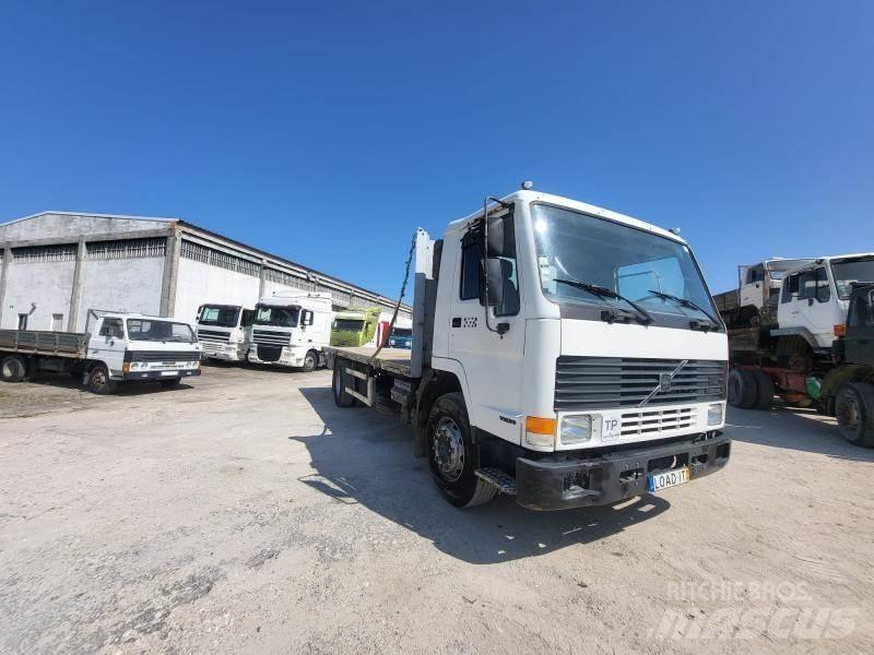 Volvo FL7 Camion plateau