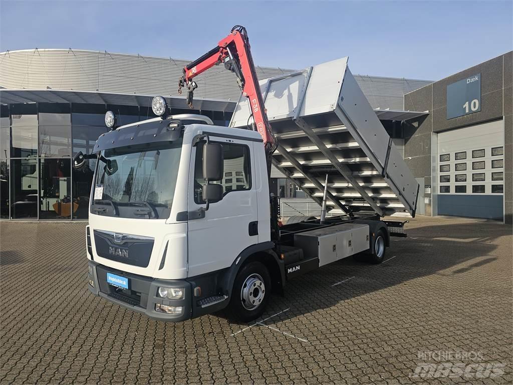 MAN TGL 10.220 Camion plateau ridelle avec grue
