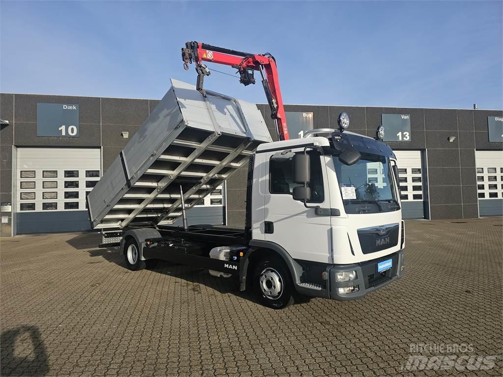 MAN TGL 10.220 Camion plateau ridelle avec grue