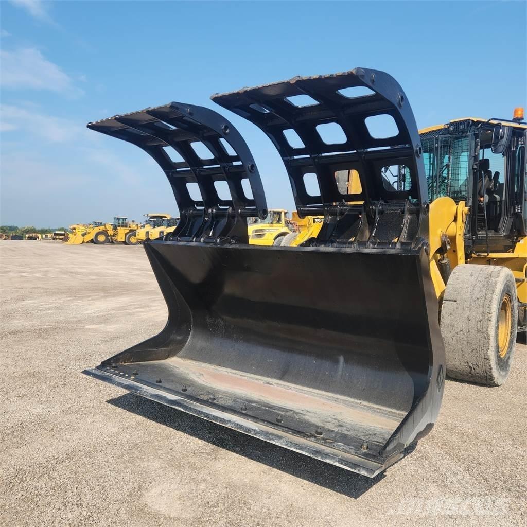 CAT 938M Chargeuse sur pneus