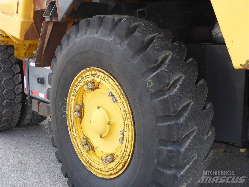 Komatsu HD325-7 Tombereau rigide
