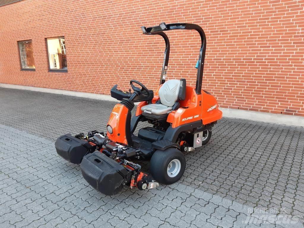 Jacobsen ECLIPS 322 Tondeuses montées