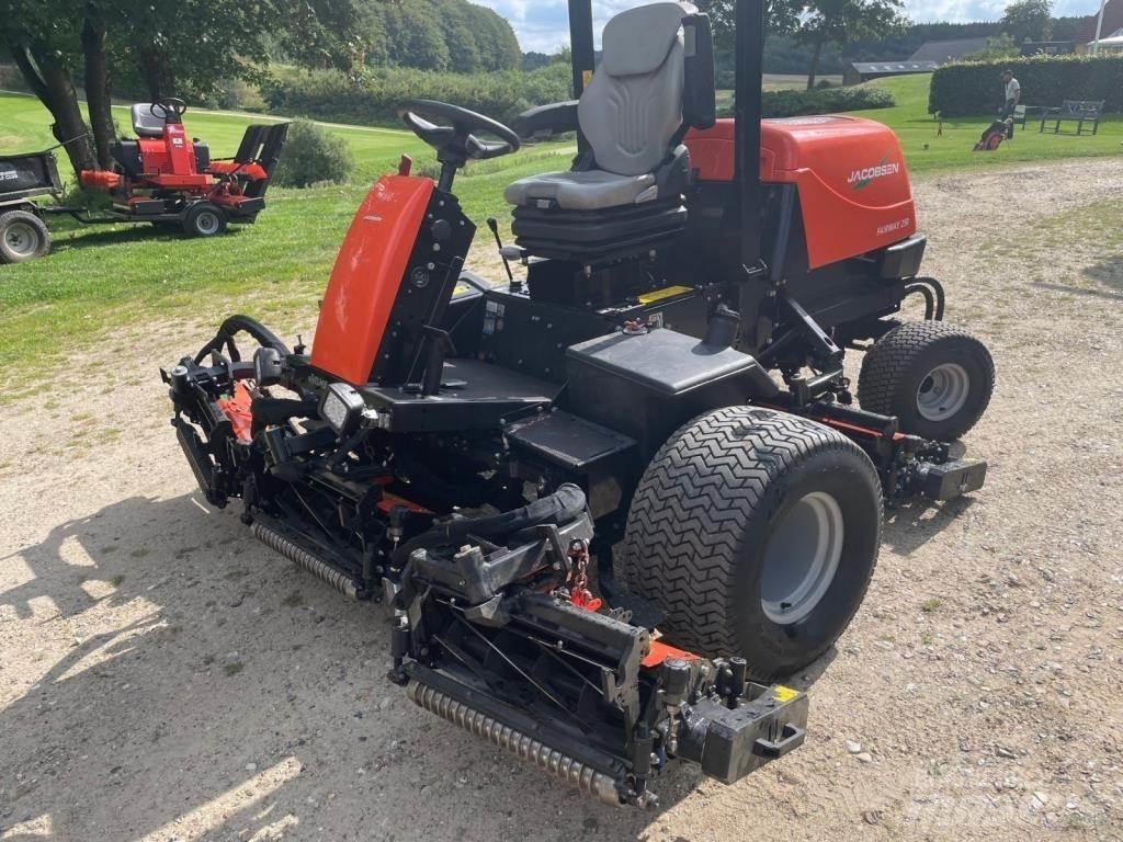 Jacobsen FAIRWAY 250 Tondeuses montées