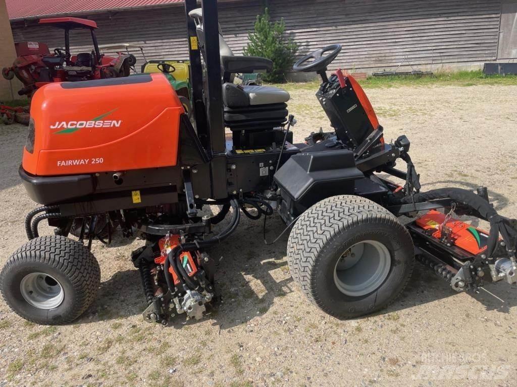 Jacobsen FAIRWAY 250 Tondeuses montées