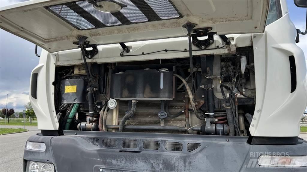 Astra HD8E 44.38 4x4 Motrici cisterna