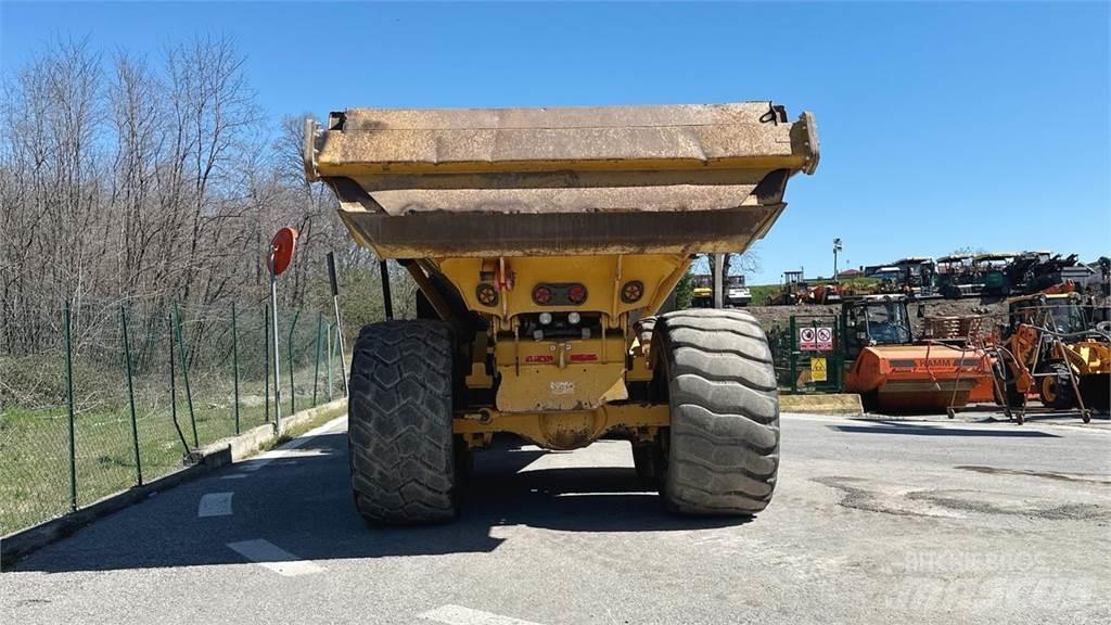 Bell B30E 6x6 Mini tombereau