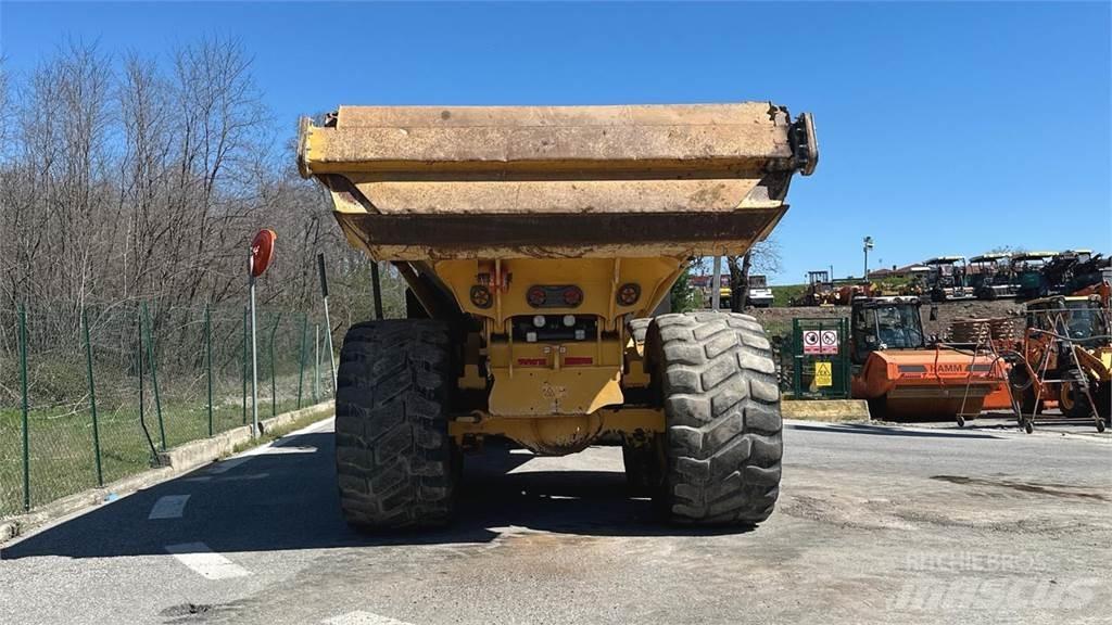 Bell B30E 6x6 Mini tombereau