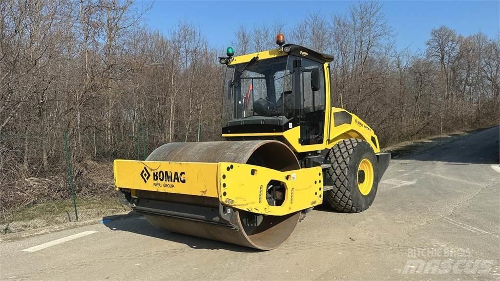 Bomag BW213 DH-5 Compacteur de sol