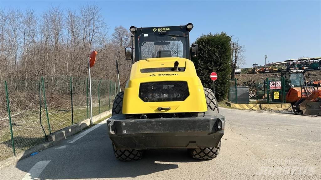 Bomag BW213 DH-5 Compacteur de sol